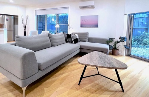 Doncaster House | Brilliant Doncaster House Free Parking Smart TV