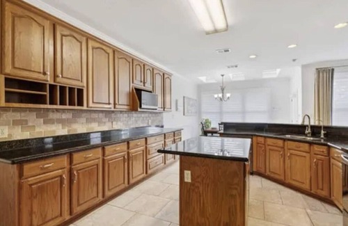 Leander House | Bring your extended family together for the holidays! 5 bedroom house on 5 acres