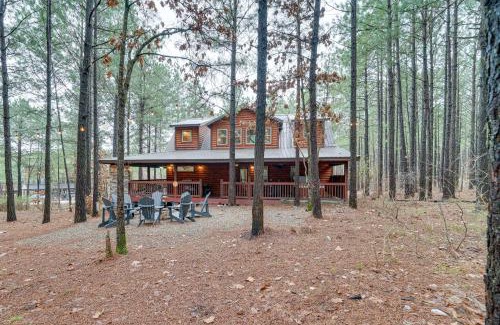 Golden House | Broken Bow Cabin on 1 Acre with Hot Tub and Fire Pit!