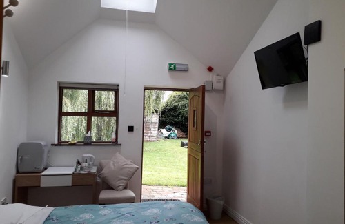 Speke Bed & Breakfast | Brook Barn B&B