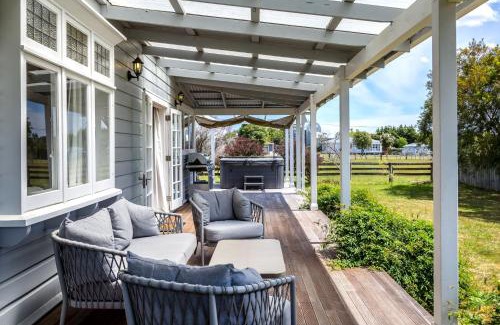 Martinborough House | Brooklands Cottage The Award Winning Villa