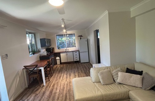 Brunswick Heads Apartment | Bruns Garden Apartment ~ Spacious | Close to the Beach ~ * Monthly Discounts *