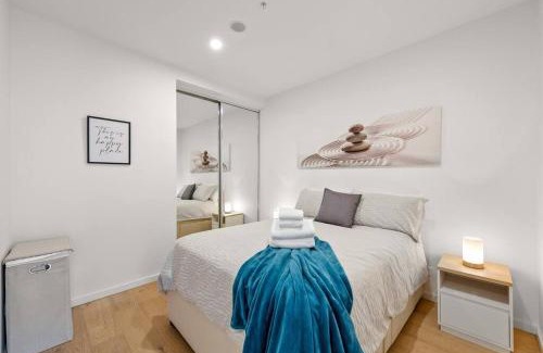 Brunswick North Apartment | Brunswick 1-Bedroom Gem by Short & Long Stays