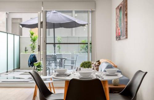Brunswick North Apartment | Brunswick 1-Bedroom Gem by Short & Long Stays