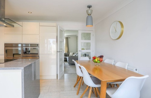 Moelfre House | BRYNELIAN, pet friendly, country holiday cottage in Moelfre
