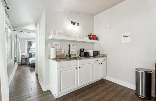 Midwest City House | Budget 2br Near Tinker Afb Private Yard #l2