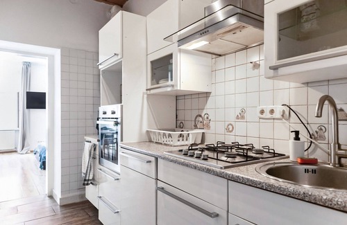 Rudolfsheim-Funfhaus Apartment | Budget Apartment with the Best Location