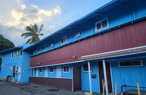 Wailuku Apartment | Budget Downtown Studio-J w/Queen Bed, Micro-Kitchen AC, WIFI & 4 free Streamers