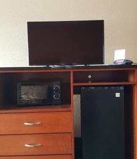 Hearne Hotel | Budgetel Inn and Suites