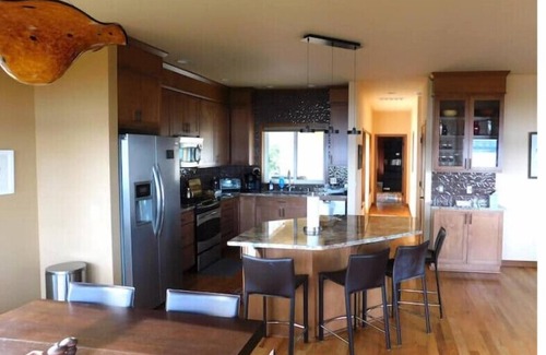 Rollingbay House | Bumble Beach Retreat - Steps from the beach