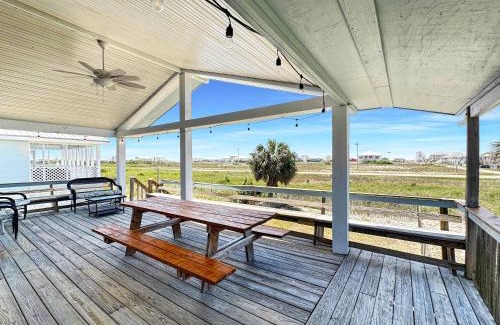 Fort Morgan Pines House | Bungalow by the Bay with FREE ACTIVITIES