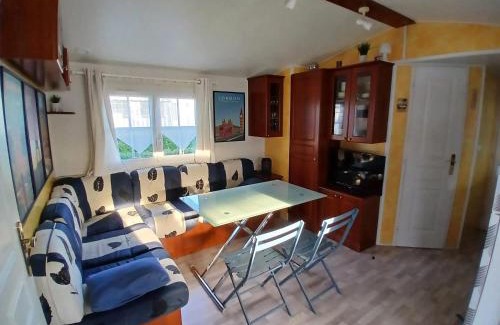 Meschers-sur-Gironde House | Bungalow charmant à Meschers-sur-Gironde avec piscine partagée