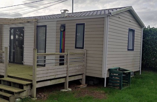 Saint-Michel-en-Greve House | Bungalow 5 minutes from the sea in a family campsite close to all amenities, a