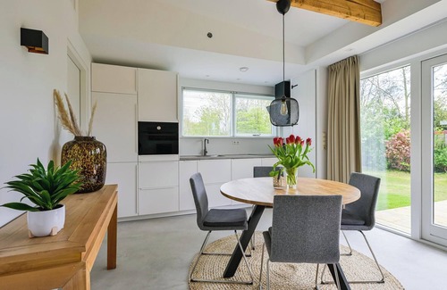 Sint Maartensvlotbrug House | Bungalow in Eureka with Spacious Garden