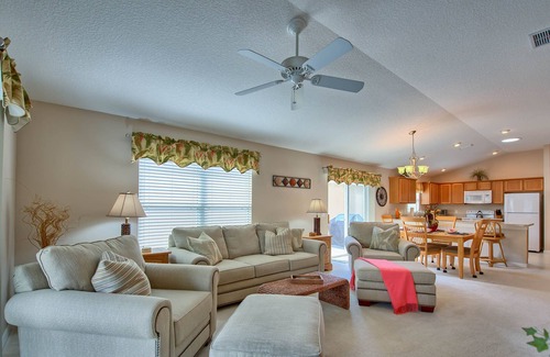 Lake Sumter Landing Cabin | Bungalow Walking proximity to Lake Sumter Landing