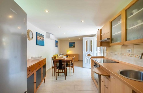 Cres House | Bungalow with terrace and air conditioning