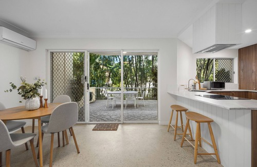 Burleigh Heads Apartment | Burleigh Breeze 2 Bed Beach Walk