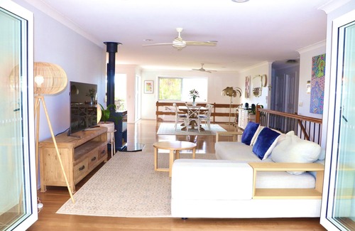Burleigh Waters House | Burleigh Waters Oasis- Large Home Walking Distance to the Beach