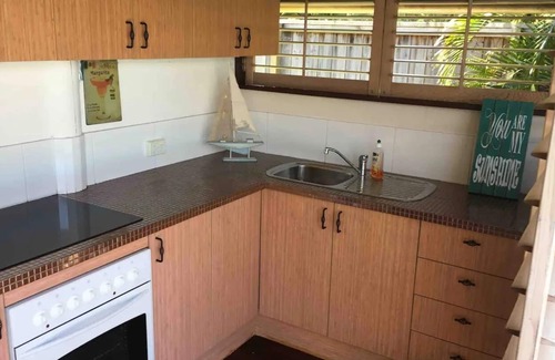Burleigh Waters Apartment | Burleigh Waters Bungalow - a Real Tropical Oasis