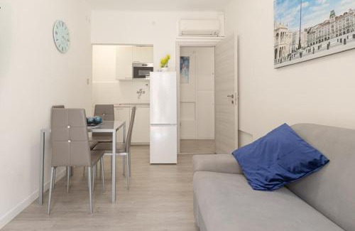 Barriera Vecchia-San Giacomo Apartment | Burlo Garofalo Elegant Apartment Near Hospital