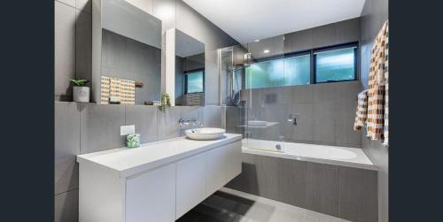 Yaroomba House | Bush & Beach Retreat,Near Golf Course Yaroomba