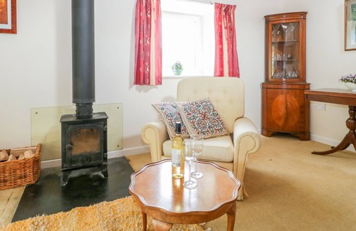 West Knoyle Cottage | BUSH FARM ANNEXE, character holiday cottage in West Knoyle
