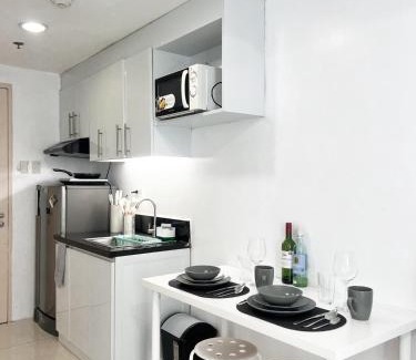 Salcedo Village Apartment | Business Studio in Salcedo Village Makati
