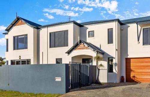 Geographe House | Busselton Beachfront Family Holiday Home