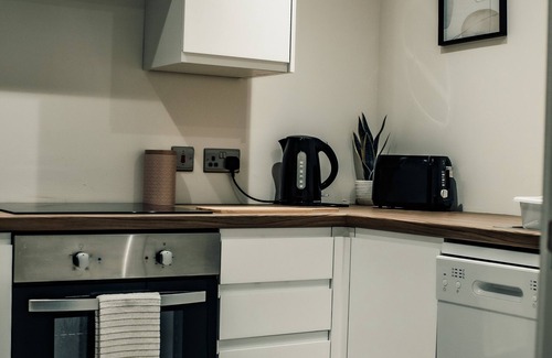 Bradford Apartment | BV Cosy Basement Apt