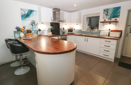 Caerdeon Cottage | BWTHYN CAERDEON, romantic, character holiday cottage in Barmouth