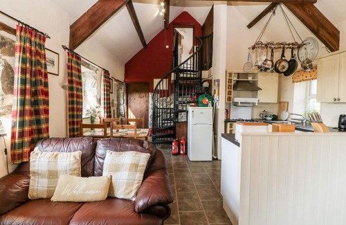 Rhyd-y-clafdy Cottage | BWTHYN YR ONNEN (ASH COTTAGE), pet friendly in Pwllheli