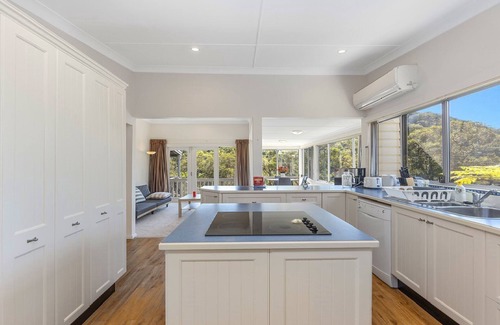 Horsfield Bay House | By The Waterside Horsefield Bay