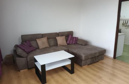 Sadska Apartment | Byt v řadovém domě