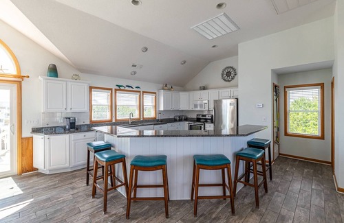 Whalehead Beach House | C7006 Mare Nostrum. Very Spacious, Pool, Hot Tub, Volleyball!