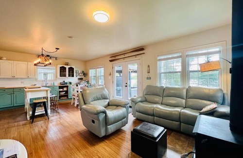 Saint-Claude House | Rowing, Waterfront, Spa