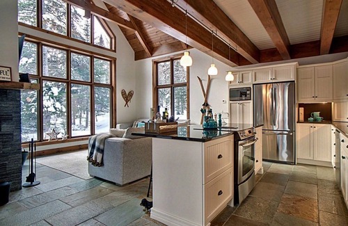 Petite-Riviere-Saint-Francois Ski Chalet | Rustic chic chalet in the forest