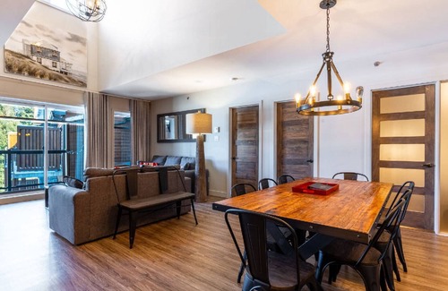 Sainte-Marguerite-du-Lac-Masson Apartment | The Viking Resort & Marina is a resort located in the Laurentians region.