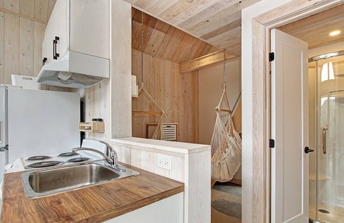 Sainte-Marguerite-du-Lac-Masson Ski Chalet | Scandinavian mini chalet