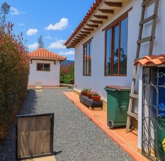 Villa de Leyva House | Cabaña familiar con 3 dormitorios y baños privados