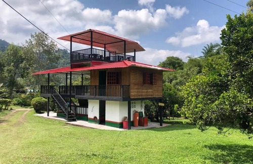 San Francisco Ski Chalet | Cabaña tipo glamping en finca cafetera con zonas verdes, avistamiento de aves, paisaje cafetero