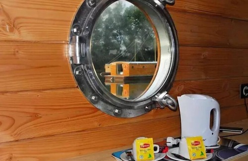 Molinet Cabin | Cabane Flottante au Mouillage 2 Pièces 2/5 Personnes