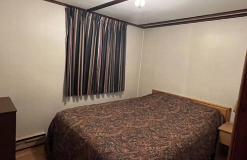 Lac du Bonnet Cabin | Cabin 2 - "Sugar Shores" Beach Front & Fire pit