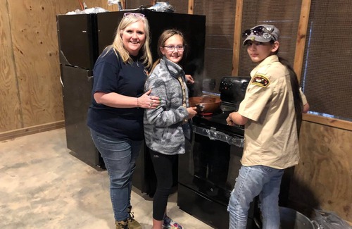 Hatfield RV Rental | Cabin 7 - Rustic Mountain Cabin - Up to 3 persons