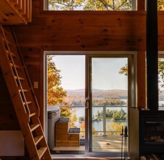 Saint-Aime-du-Lac-des-Iles Ski Chalet | Cabin N1 Les Grand'Pares Lake view Jacuzzi