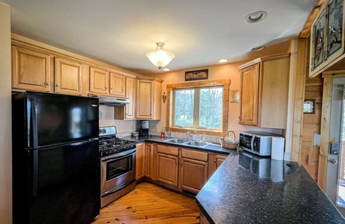 Mouth of Wilson Cabin | Cabin with Views/Dog Friendly by Camp Cheerio