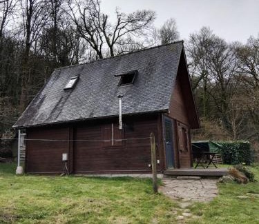 Belle-Isle-en-Terre Ski Chalet | Cabine nestled in nature