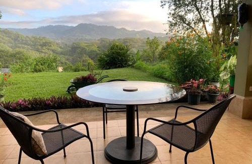 Atenas House | Caladium House in the best weather!