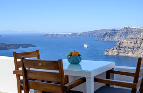 Megalochori House | Caldera St. Spectacular view of Santorini's caldera