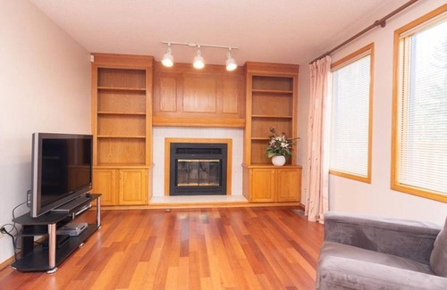 Hawkwood House | Calgary Hawkwood service resident