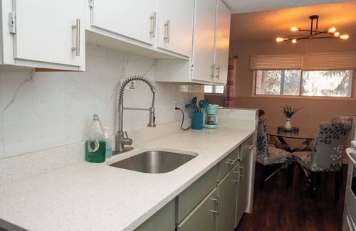 Sunnyside House | Calgary's Cozy Room Waterside Bi-Level lower level